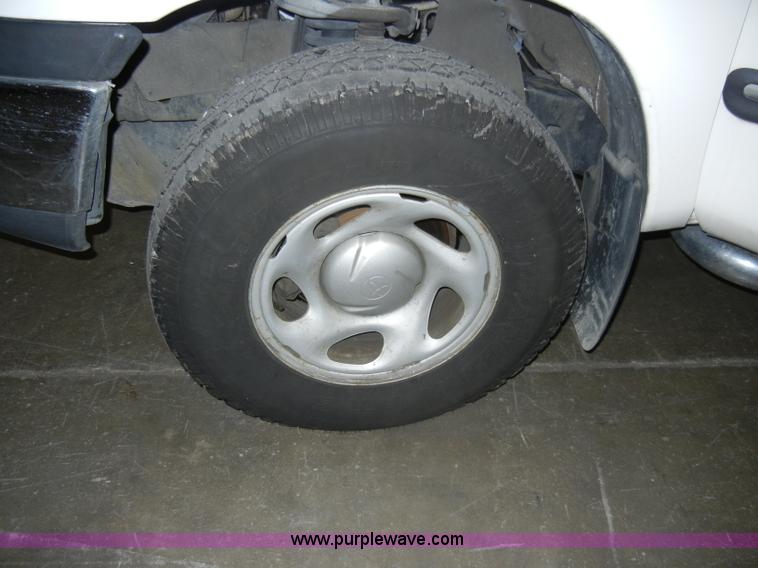 image for item C4082 2002 Toyota Tundra SR5 pickup truck
