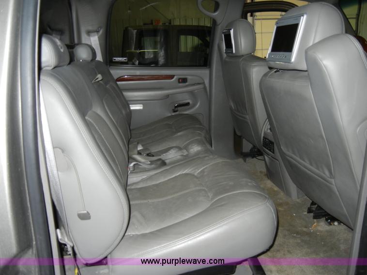 image for item C4084 2002 Cadillac Escalade EXT SUVNon-repairable certificate, parts only