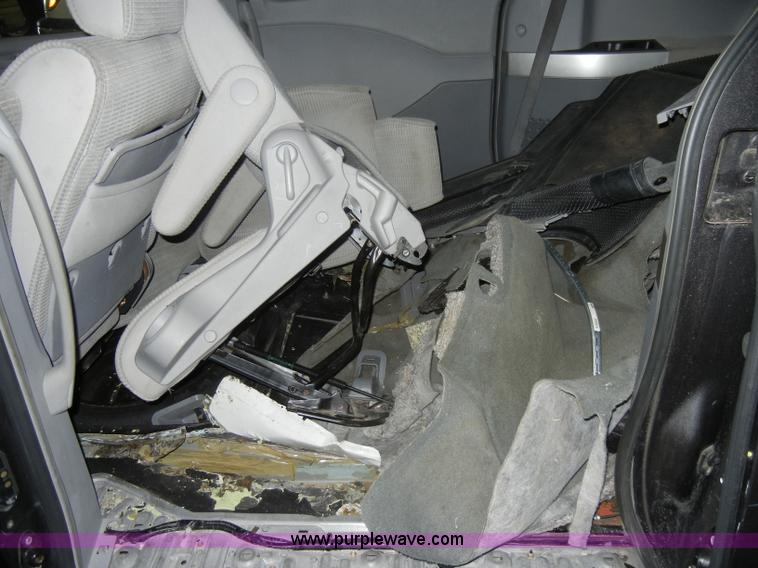 image for item C4085 2004 Nissan Quest mini vanNon-repairable certificate, parts only