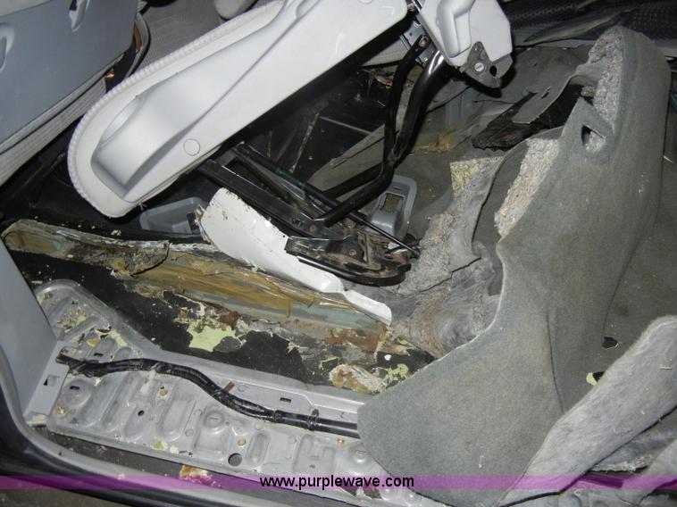 image for item C4085 2004 Nissan Quest mini vanNon-repairable certificate, parts only