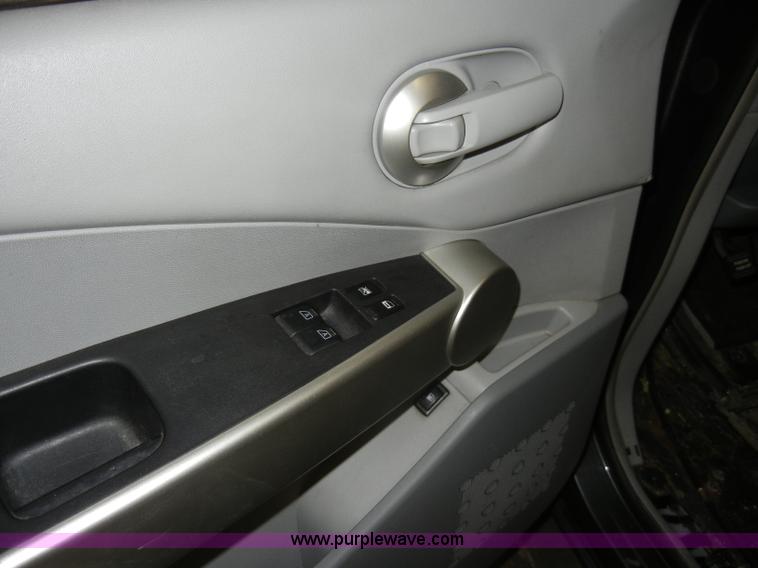 image for item C4085 2004 Nissan Quest mini vanNon-repairable certificate, parts only