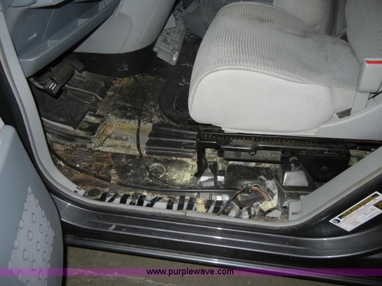 image for item C4085 2004 Nissan Quest mini vanNon-repairable certificate, parts only