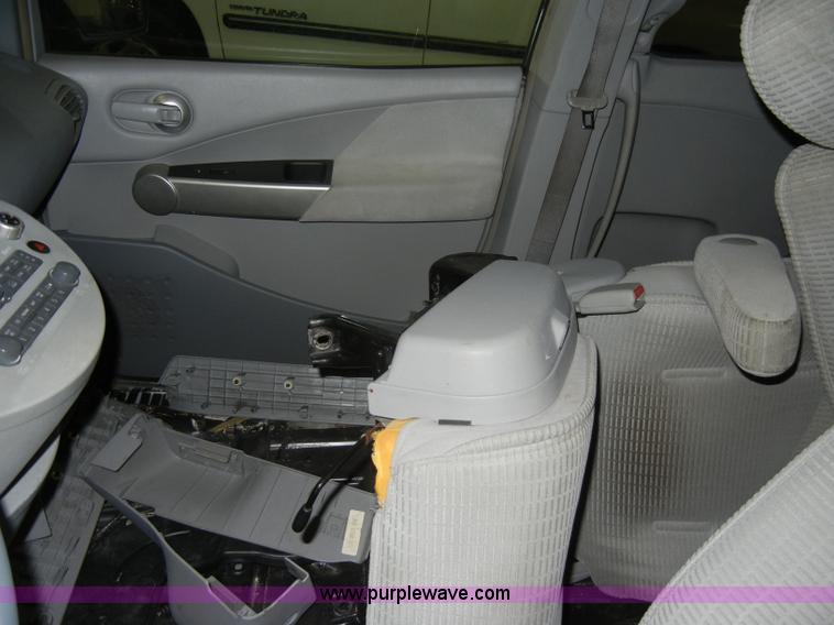 image for item C4085 2004 Nissan Quest mini vanNon-repairable certificate, parts only