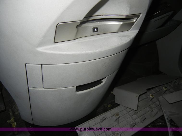 image for item C4085 2004 Nissan Quest mini vanNon-repairable certificate, parts only