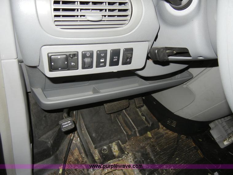 image for item C4085 2004 Nissan Quest mini vanNon-repairable certificate, parts only