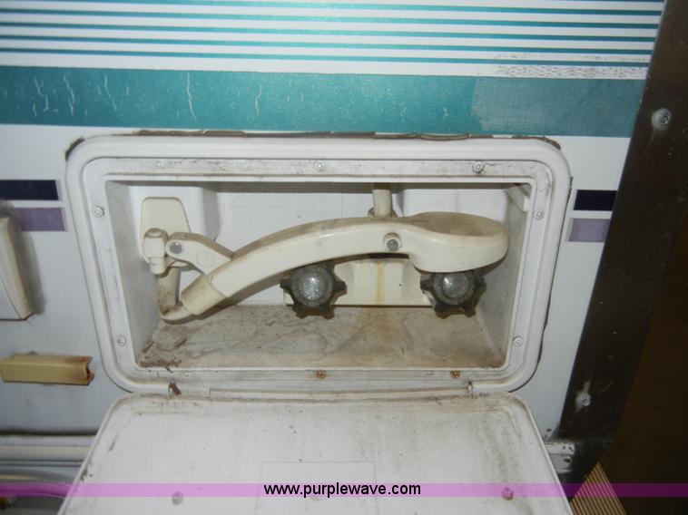 image for item C4086 1994 Ford Shasta E350 RV