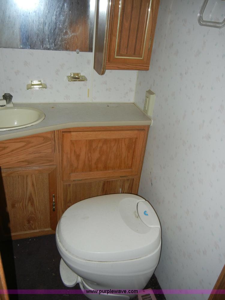 image for item C4086 1994 Ford Shasta E350 RV