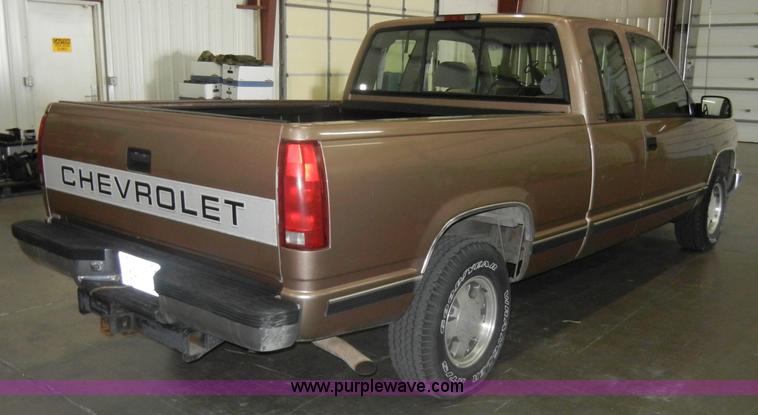 image for item C4088 1996 Chevrolet Silverado 1500 extended cab pickup truck