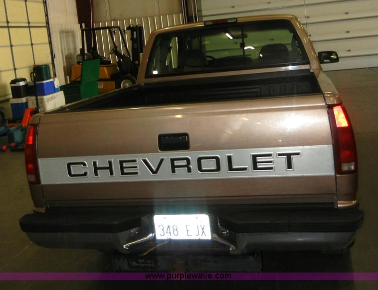 image for item C4088 1996 Chevrolet Silverado 1500 extended cab pickup truck