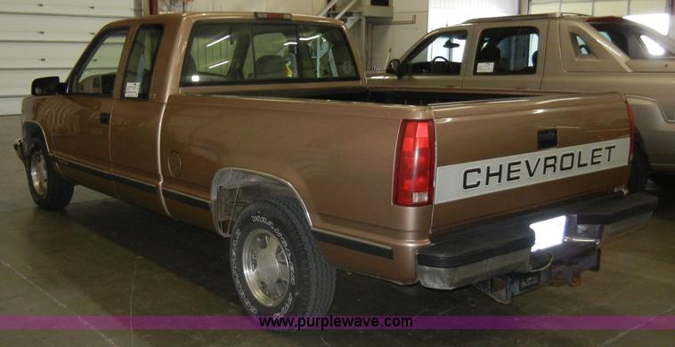 image for item C4088 1996 Chevrolet Silverado 1500 extended cab pickup truck