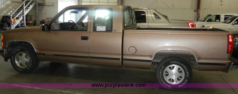 image for item C4088 1996 Chevrolet Silverado 1500 extended cab pickup truck