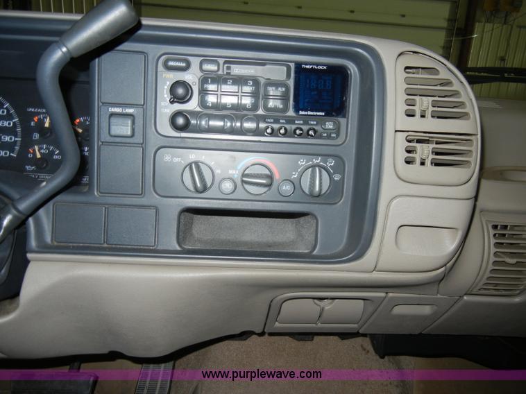 image for item C4088 1996 Chevrolet Silverado 1500 extended cab pickup truck