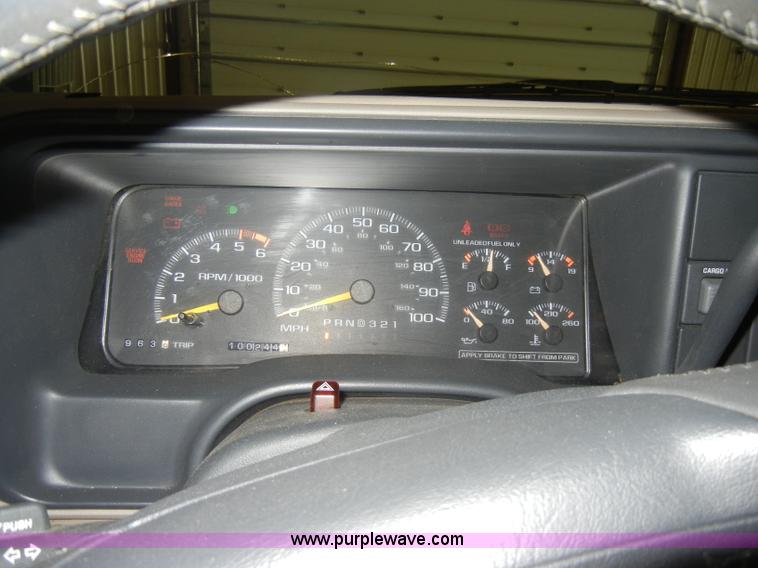 image for item C4088 1996 Chevrolet Silverado 1500 extended cab pickup truck