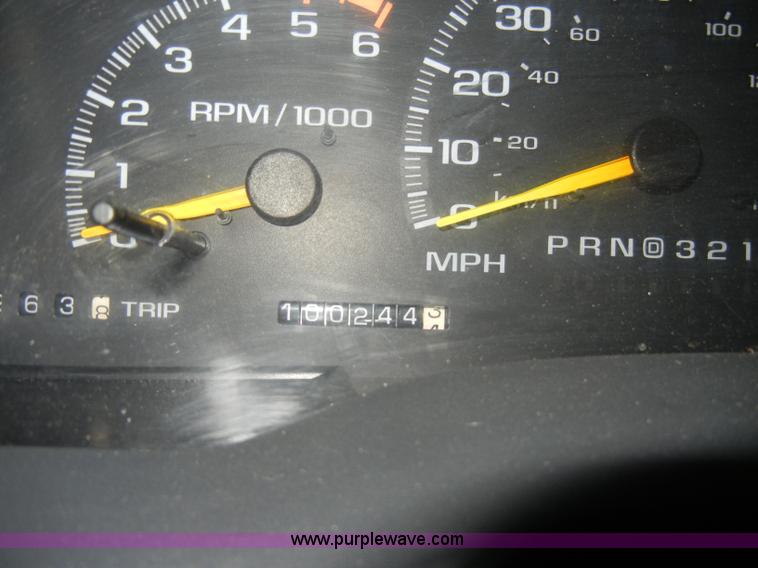 image for item C4088 1996 Chevrolet Silverado 1500 extended cab pickup truck