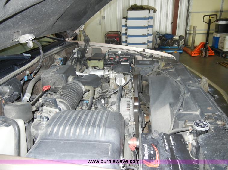 image for item C4088 1996 Chevrolet Silverado 1500 extended cab pickup truck