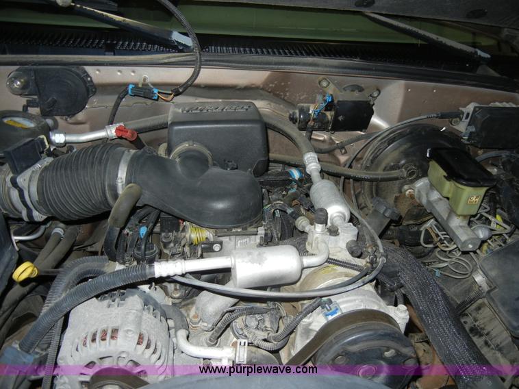 image for item C4088 1996 Chevrolet Silverado 1500 extended cab pickup truck