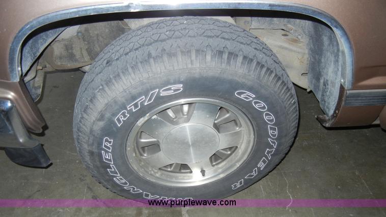 image for item C4088 1996 Chevrolet Silverado 1500 extended cab pickup truck