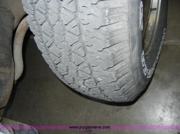 image for item C4088 1996 Chevrolet Silverado 1500 extended cab pickup truck