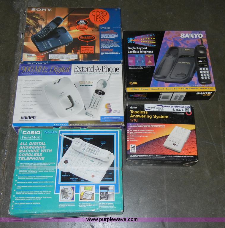 image for item S9374 Assorted electronics