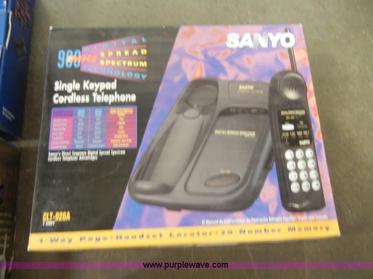 image for item S9374 Assorted electronics