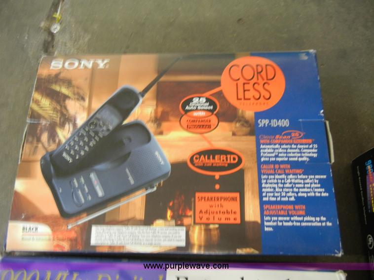 image for item S9374 Assorted electronics