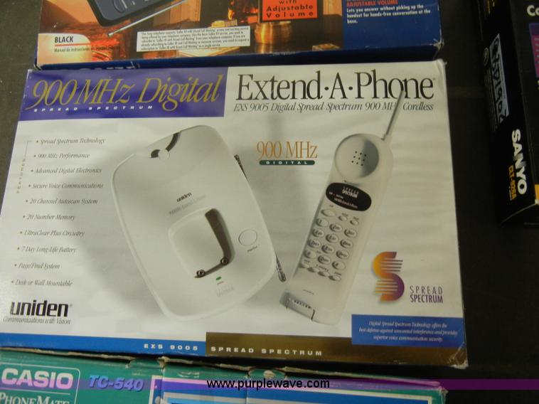 image for item S9374 Assorted electronics