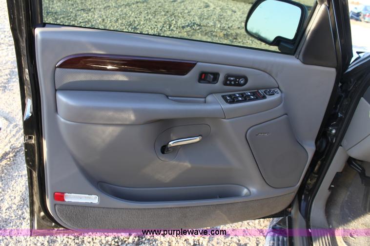 image for item A7319 2002 Cadillac Escalade EXT SUV