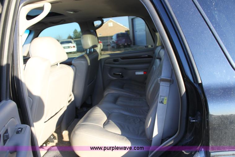 image for item A7319 2002 Cadillac Escalade EXT SUV