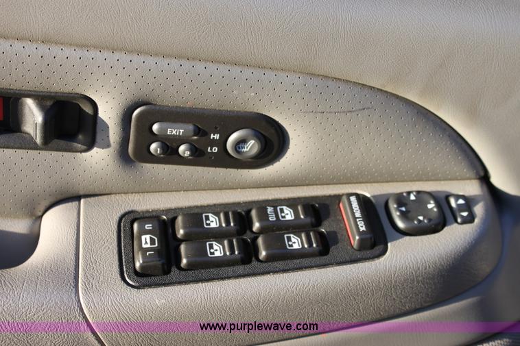 image for item A7319 2002 Cadillac Escalade EXT SUV