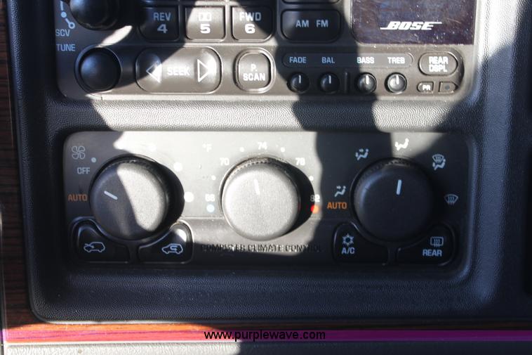 image for item A7319 2002 Cadillac Escalade EXT SUV