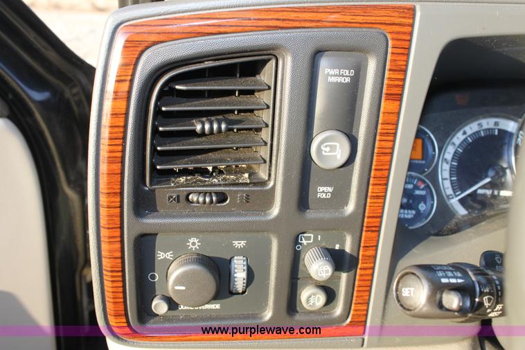 image for item A7319 2002 Cadillac Escalade EXT SUV