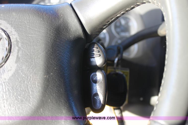 image for item A7319 2002 Cadillac Escalade EXT SUV