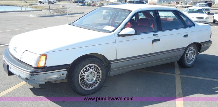 image for item C4072 1987 Ford Taurus LX