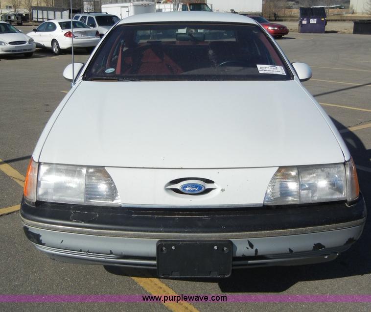 image for item C4072 1987 Ford Taurus LX