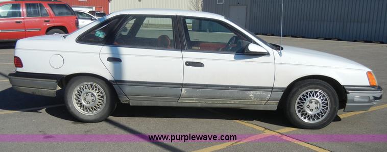 image for item C4072 1987 Ford Taurus LX