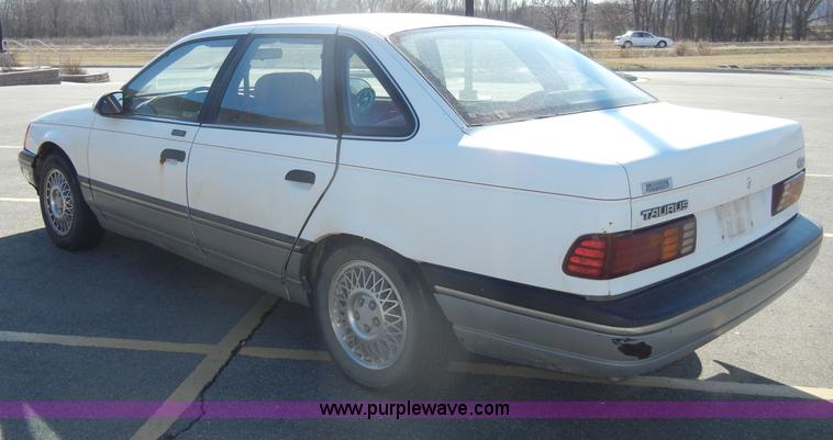 image for item C4072 1987 Ford Taurus LX