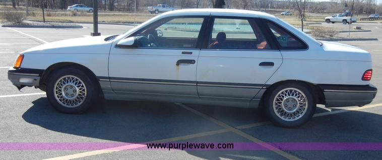 image for item C4072 1987 Ford Taurus LX