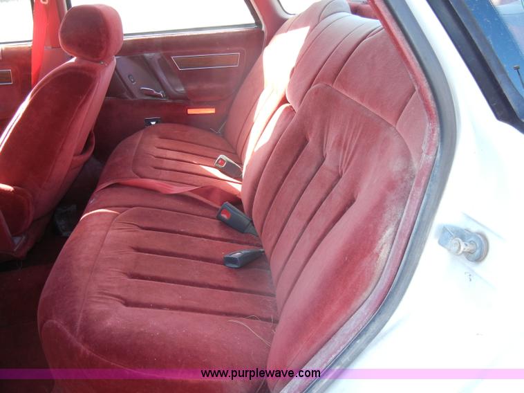 image for item C4072 1987 Ford Taurus LX