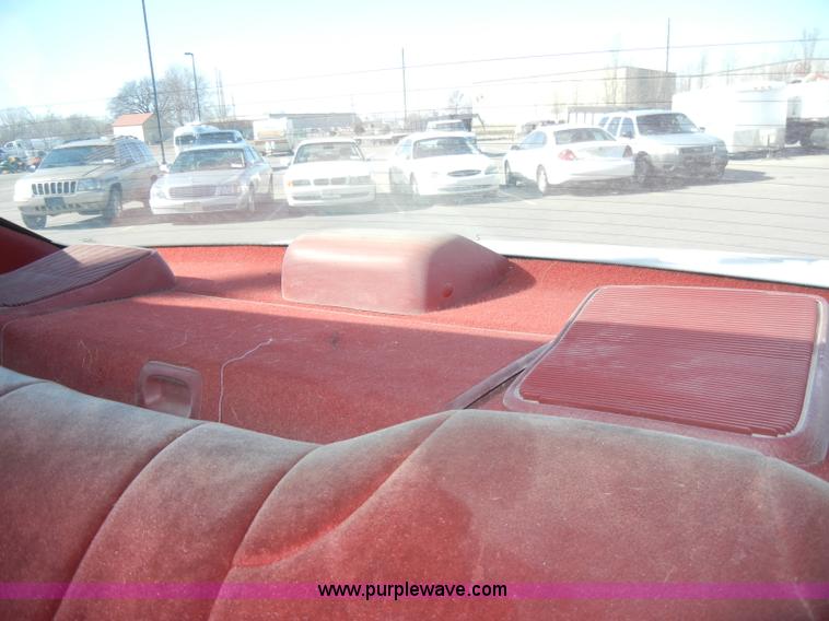 image for item C4072 1987 Ford Taurus LX