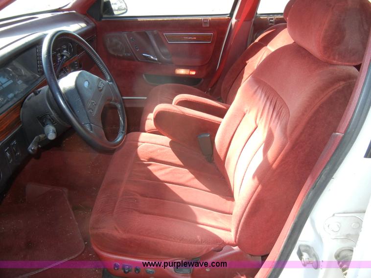 image for item C4072 1987 Ford Taurus LX