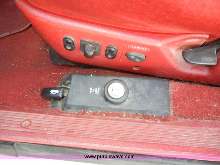 image for item C4072 1987 Ford Taurus LX