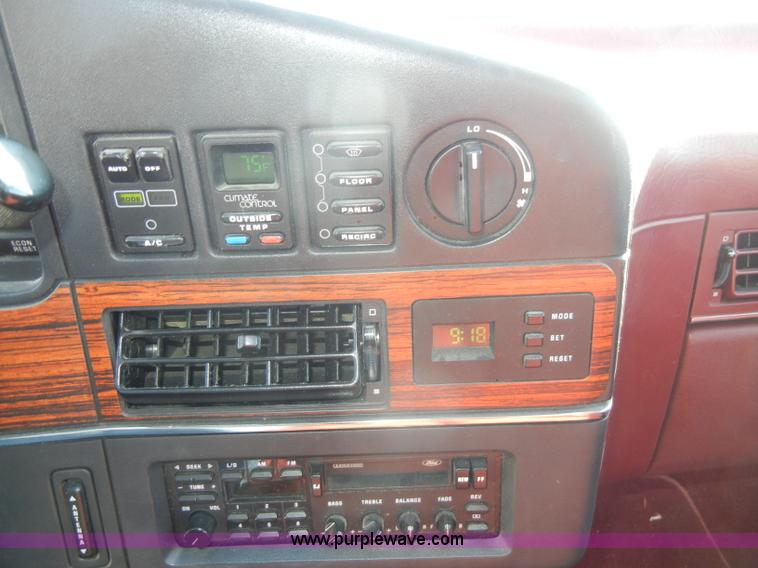 image for item C4072 1987 Ford Taurus LX