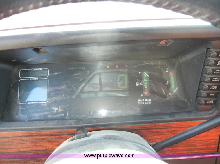 image for item C4072 1987 Ford Taurus LX