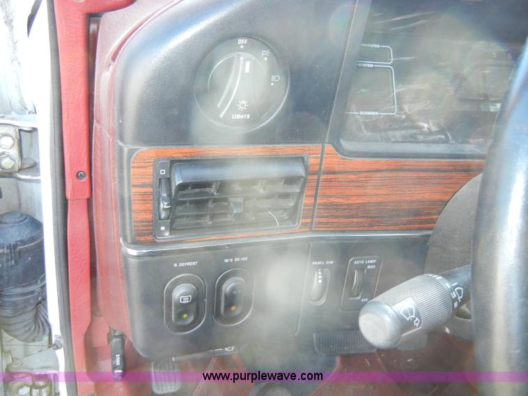 image for item C4072 1987 Ford Taurus LX