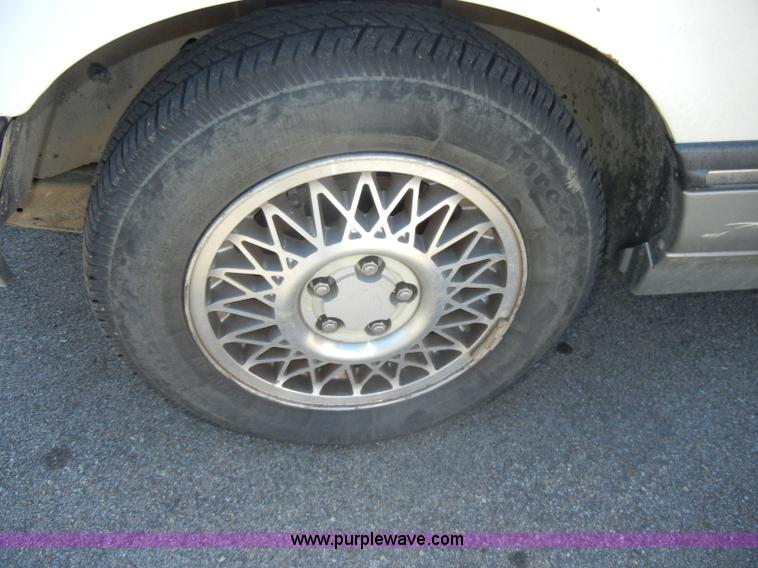 image for item C4072 1987 Ford Taurus LX