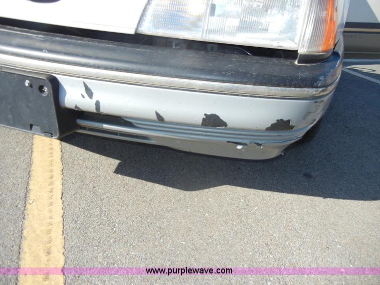 image for item C4072 1987 Ford Taurus LX