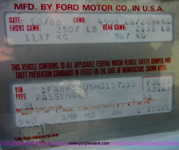 image for item C4072 1987 Ford Taurus LX