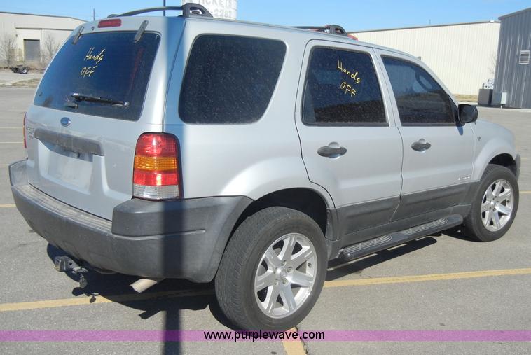 image for item C4073 2002 Ford Escape XLS SUV