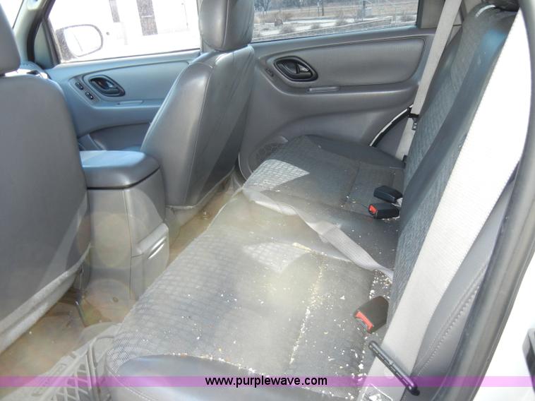 image for item C4073 2002 Ford Escape XLS SUV