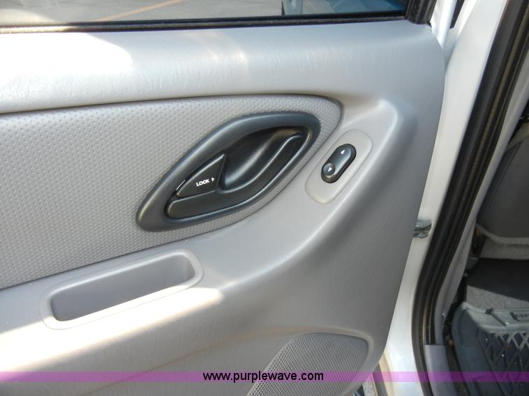 image for item C4073 2002 Ford Escape XLS SUV